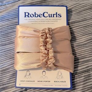 NIB Robe curls 2 free scrunchies BRAND NEW cream color